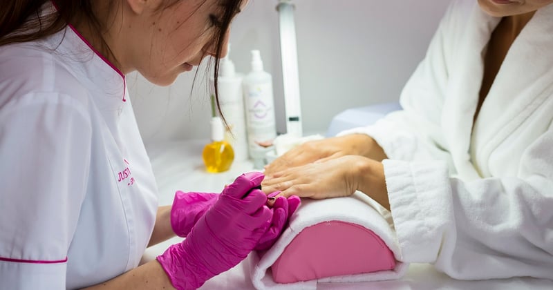 Polémique autour des vernis semi-permanents : ce qu'il faut savoir