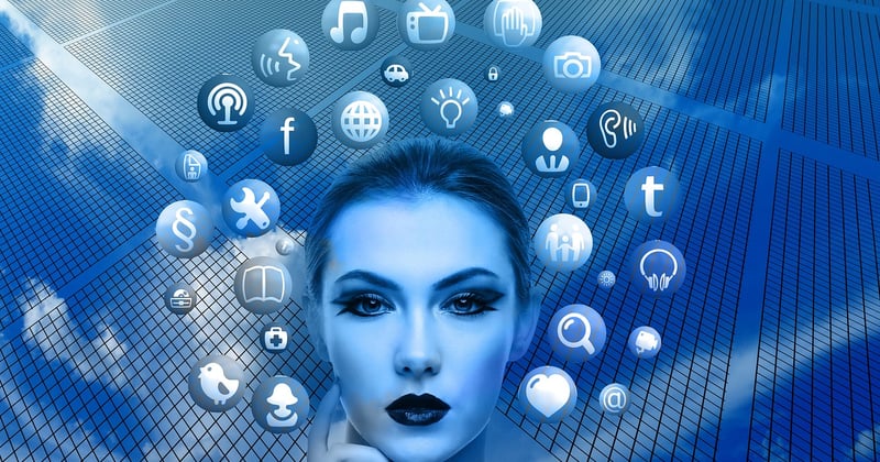 Comment gérer ses réseaux sociaux quand on est nail artist sans y passer ses journées