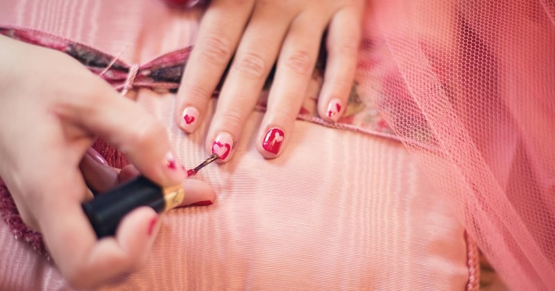 Protéger ses ongles en cuisinant : 7 astuces pratiques qui changent tout